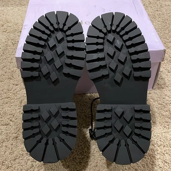 Madden Girl White and Black platform lace up Shoes. New in the box size 7 - Picture 5 of 6